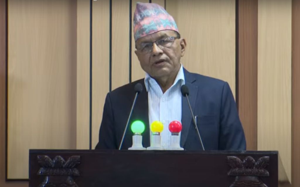 बजेटसँग जोडेर सरकारको लागि तानातान नगरौं : गिरी 
